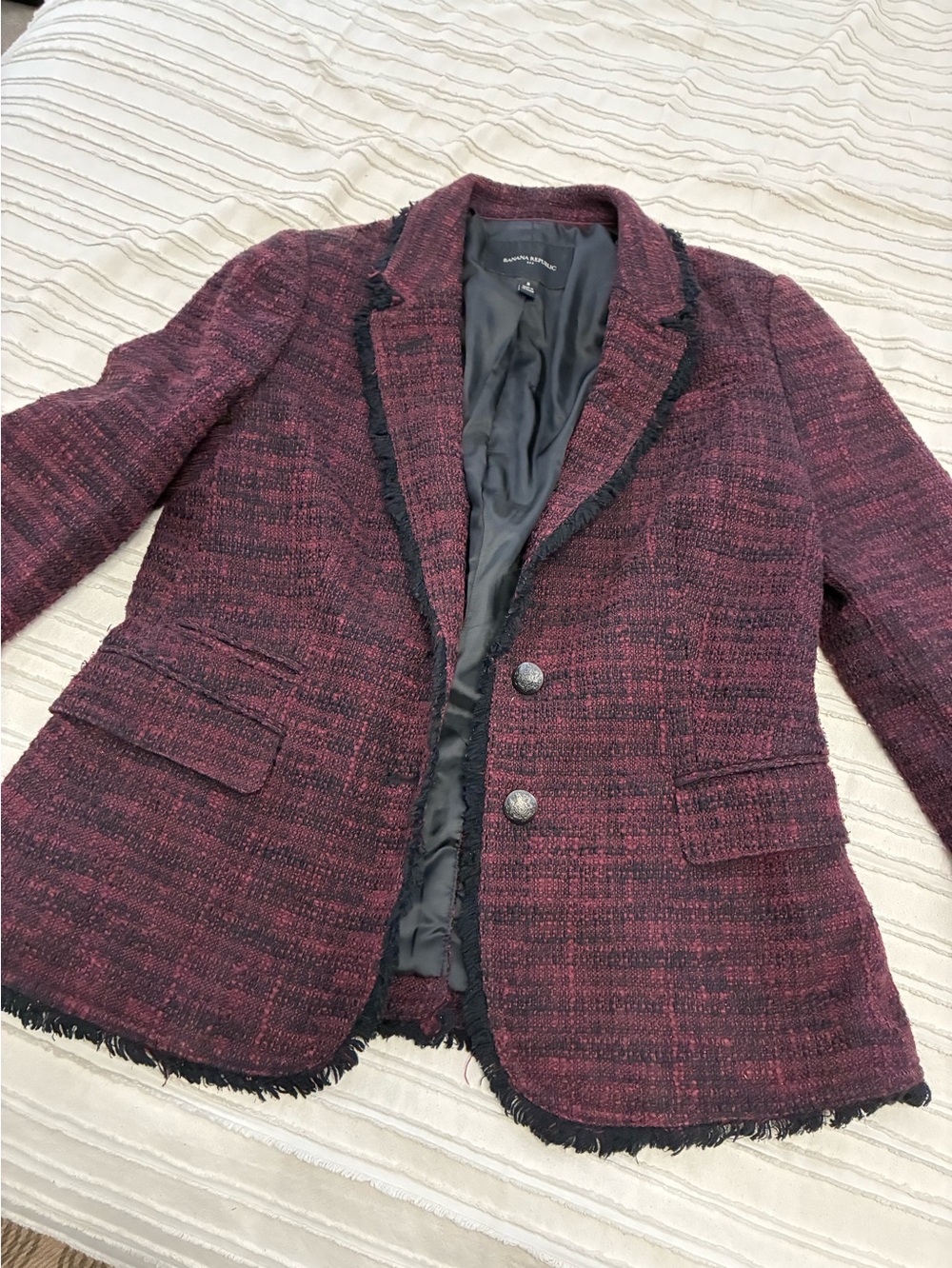 Banana Republic ruby wine BOUCLE RAW EDGE ACADEMY BLAZER. Cotton Tweed. size 8